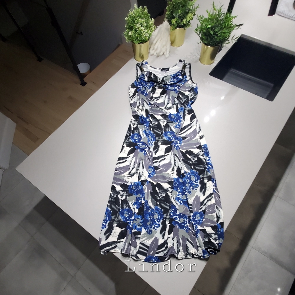 LINDOR Sublime robe maxi d'occasion comme neuve avec jolie encolure